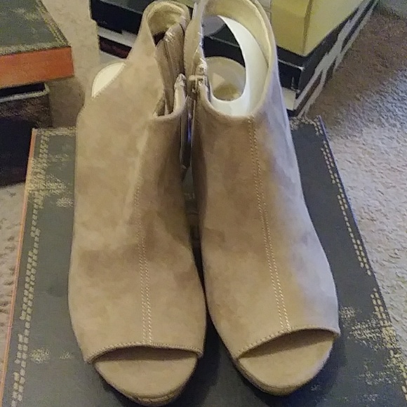 Sandals - Picture 2 of 2